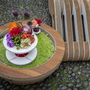 Tavolino in cartone e licheni Tappo by Lessmore con portafiori Bobina by Parasacchi Home | Art Direction Giorgio Caporaso - Italy | photo Daniela Berruti