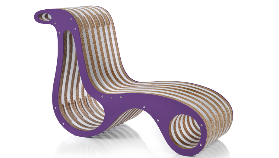 X2Chair chaise longue in cartone con finiture in colore viola 2018. Produzione lessmore. Design Giorgio Caporaso