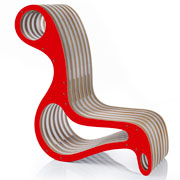 X2Chair chaise longue in cartone con finiture in legno laccato rosso. Design: Giorgio Caporaso per Lessmore