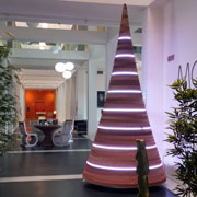 Albero di Natale in cartone. Design Giorgio Caporaso per Lessmore